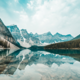 A picture of a lake in the Canadian rockies