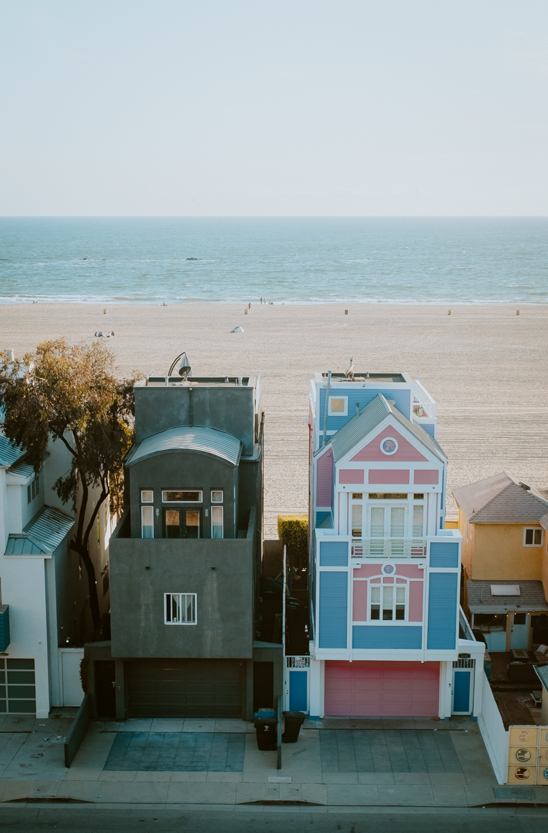 The iconic opposites houses in santa monica, I visited here as a solo female traveller in LA 